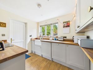 Kitchen- click for photo gallery